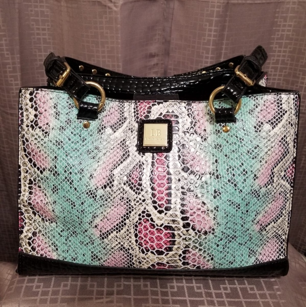 LINDA BELLEZA Snake Skin Purse w/gold stud detail